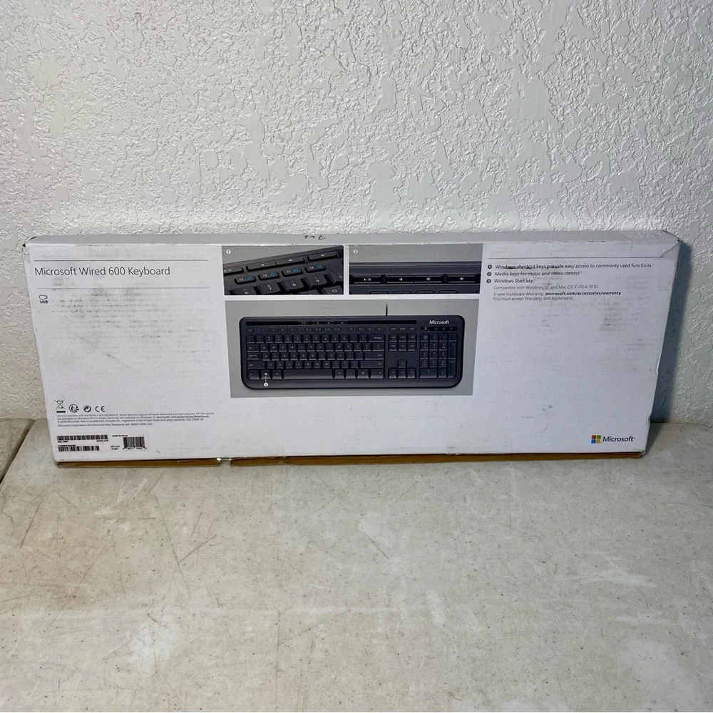 Microsoft Wired Keyboard 600 Black Model 1576 Quiet-Touch Keys Spill-Resistant